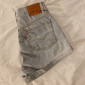 Levi’s // jean shorts